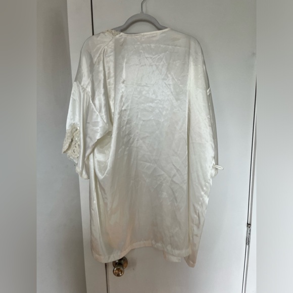 WHITE LACE ROBE - NO ROPE BELT - Picture 5 of 5